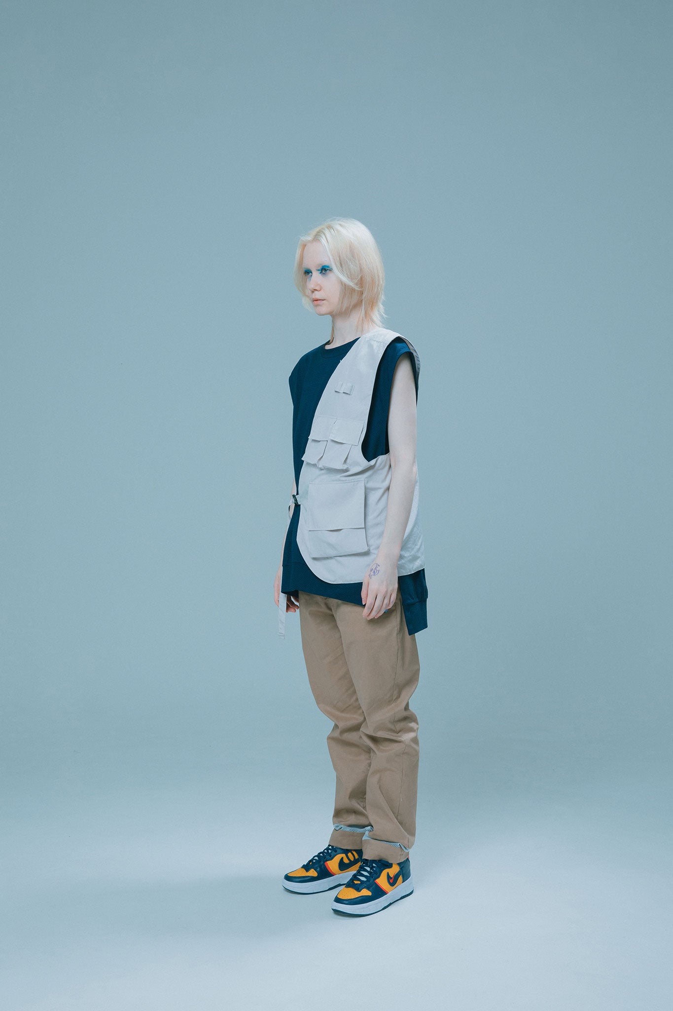 ONE SIDE VEST white